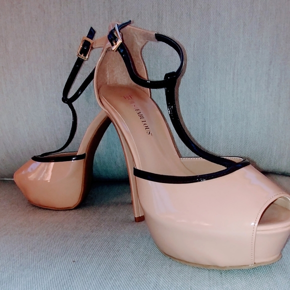 JustFab Stylish Stilettos, Size 8, Never Worn, tan with black trim - Picture 8 of 9